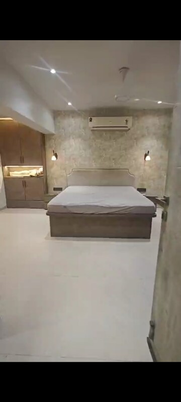 Bedroom in 2 BHK Apartment at Juhu – for Rent