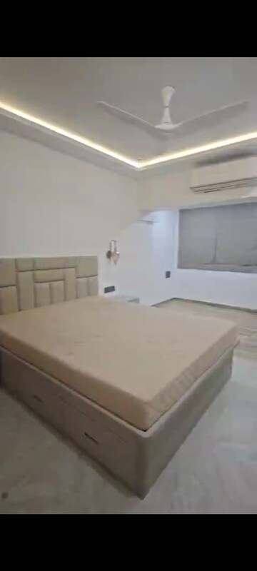Bedroom in 2 BHK Apartment at Juhu – for Rent