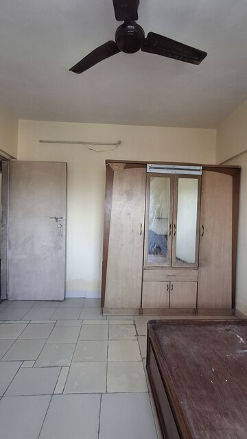 Furnished Amenities in 1 BHK Apartment at Thakur Ganpati Tower, Kandivali East – for Sale