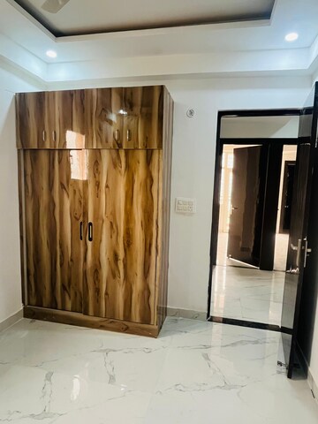 Furnished Amenities in 3 BHK Builder Floor at Sector 1 Greater Noida – for Rent