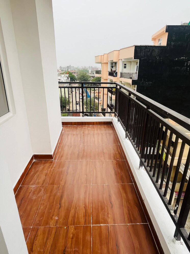 Balcony, sector 1 greater noida 3 Bedroom 1500 Sq.Ft. Builder Floor In Sector 1 Greater Noida Greater Noida 9138631