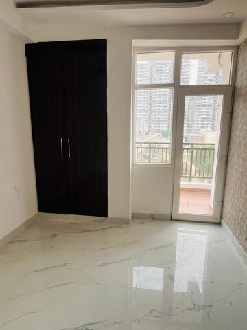 Room in 3 BHK Builder Floor at Sector 1 Greater Noida – for Rent