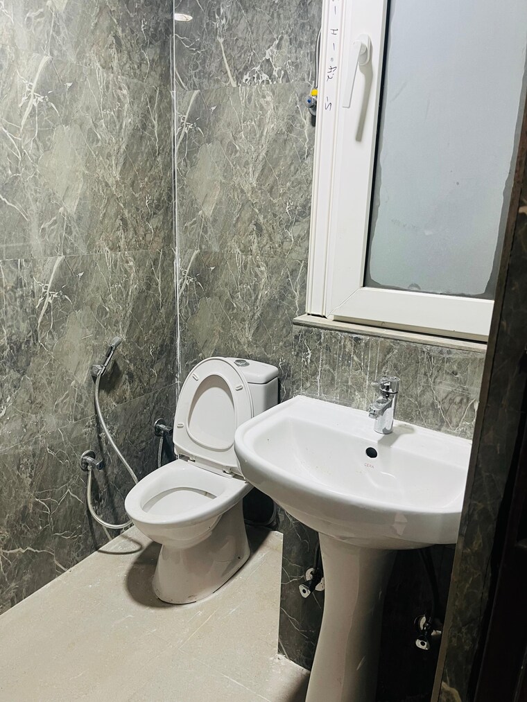 Bathroom, sector 1 greater noida 3 Bedroom 1500 Sq.Ft. Builder Floor In Sector 1 Greater Noida Greater Noida 9138631