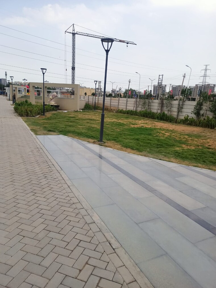 Balcony, parklands  350 Sq.Yd. Plot In Sector 85 Faridabad 9172092