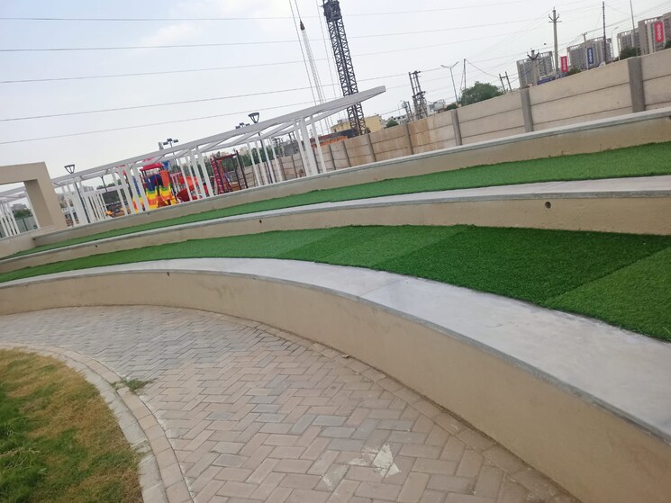 Balcony, parklands  350 Sq.Yd. Plot In Sector 85 Faridabad 9172092