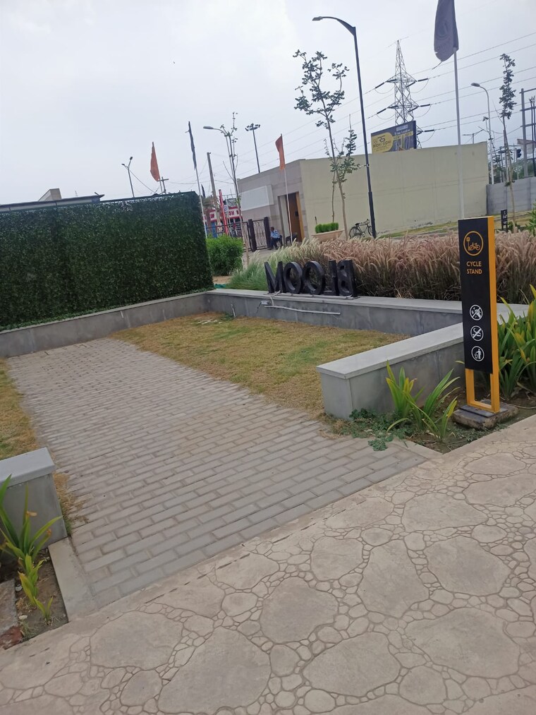 Balcony, parklands  350 Sq.Yd. Plot In Sector 85 Faridabad 9172092