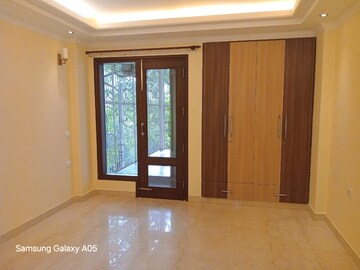Room in 4 BHK Builder Floor at Greater Kailash ii – for Rent