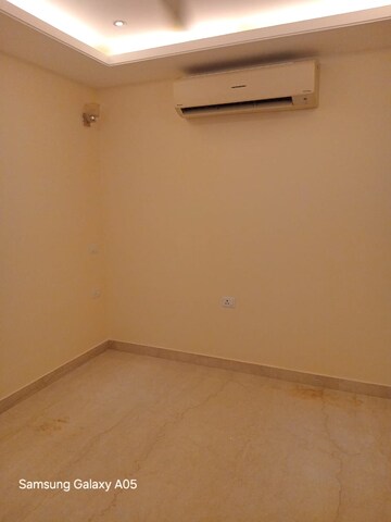 Room in 4 BHK Builder Floor at Greater Kailash ii – for Rent