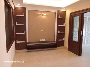 Room in 4 BHK Builder Floor at Greater Kailash ii – for Rent
