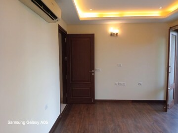 Room in 4 BHK Builder Floor at Greater Kailash ii – for Rent