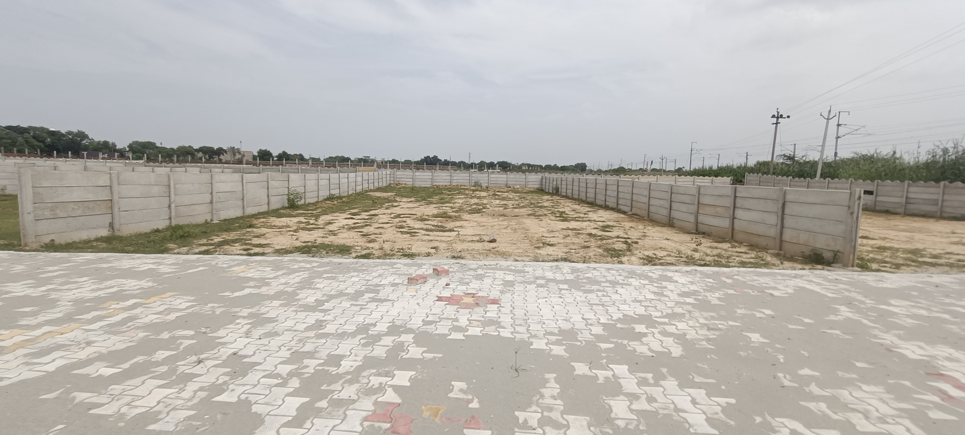 Industrial Plot For Sale in Etmadpur