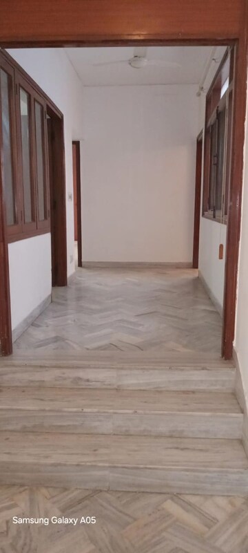 Room in 3 BHK Builder Floor at Greater Kailash ii – for Rent