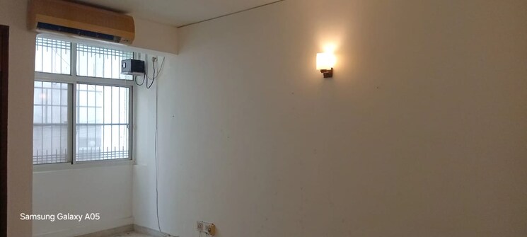 Room, greater kailash ii 3 Bedroom 250 Sq.Yd. Builder Floor In Greater Kailash ii Delhi 9172157