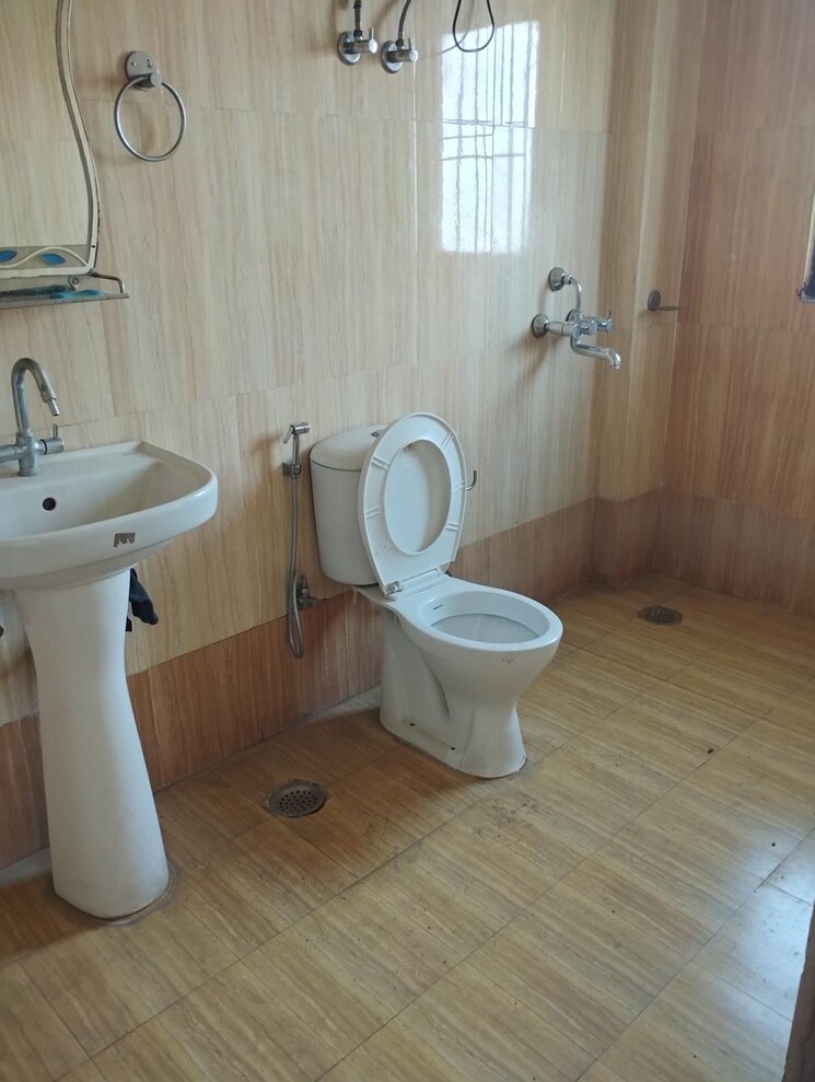 Bathroom, aditya-gracious-floors 3 Bedroom 1377 Sq.Ft. Builder Floor In Dasna Ghaziabad 9172177