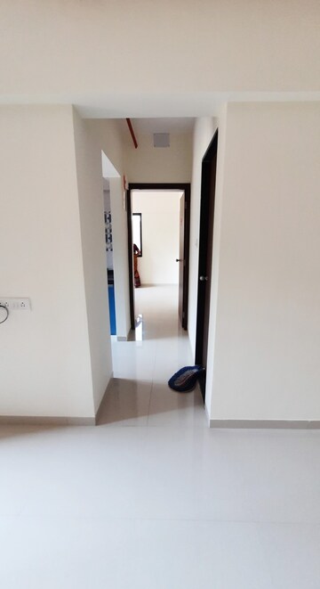 Room in 1 BHK Apartment at Raunak Unnathi Woods Phase 7 A And B, Ghodbunder Road – for Rent
