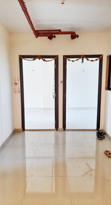 Room in 1 BHK Apartment at Raunak Unnathi Woods Phase 7 A And B, Ghodbunder Road – for Rent