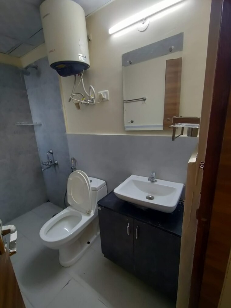 Bathroom, suncity-avenue-76 2 Bedroom 735 Sq.Ft. Apartment In Sector 76 Gurgaon 9172178