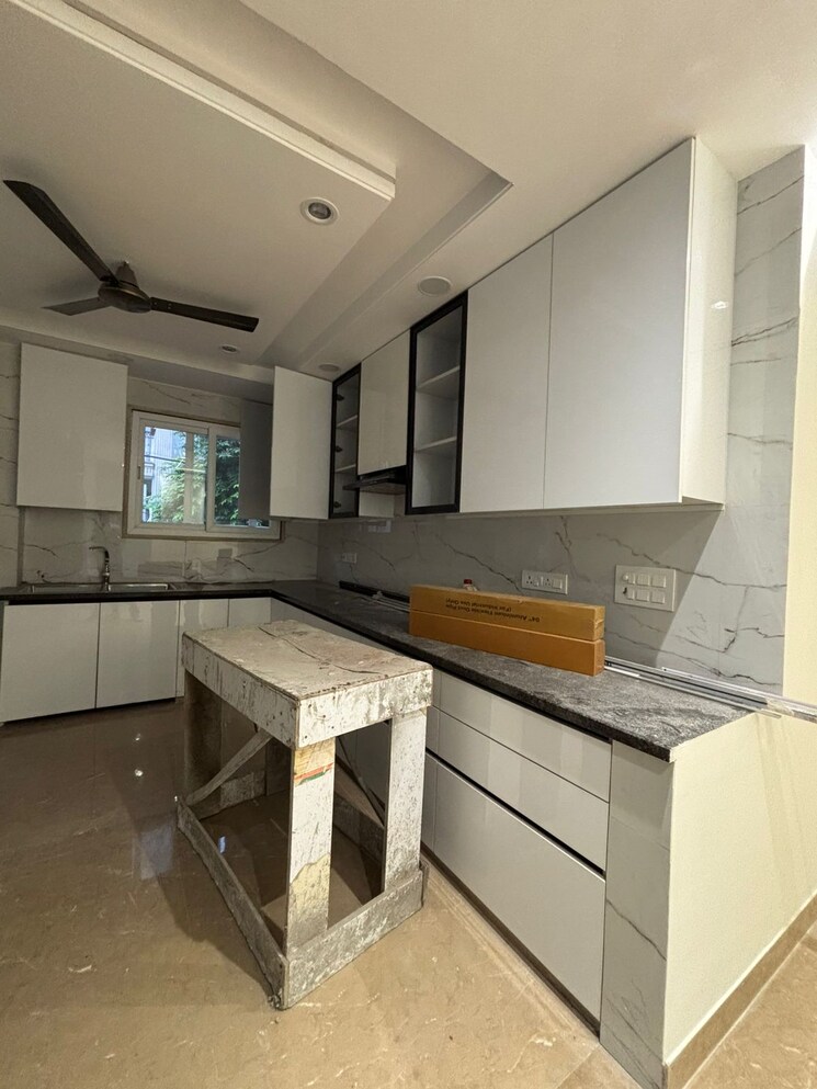 Kitchen, hauz khas 3 Bedroom 215 Sq.Yd. Builder Floor In Hauz Khas Delhi 9172254