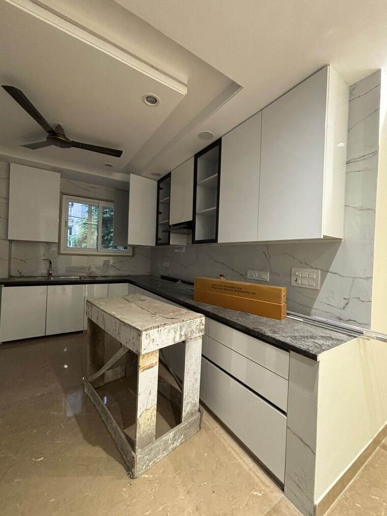 Kitchen, hauz khas 3 Bedroom 215 Sq.Yd. Builder Floor In Hauz Khas Delhi 9172254