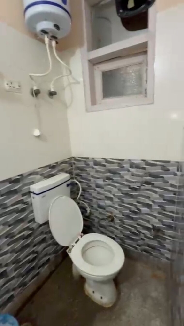 Bathroom, new ashok nagar 1.5 Bedroom 600 Sq.Ft. Builder Floor In New Ashok Nagar Delhi 9172207