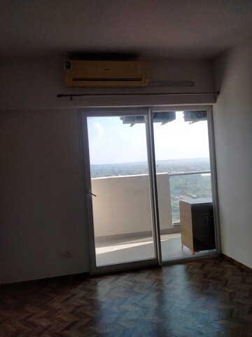 Room in 3 BHK Apartment at Tulip Yellow, Sector 69 – for Rent