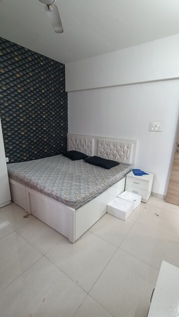 2 BHK Apartment For Rent in Gardina, Santacruz East