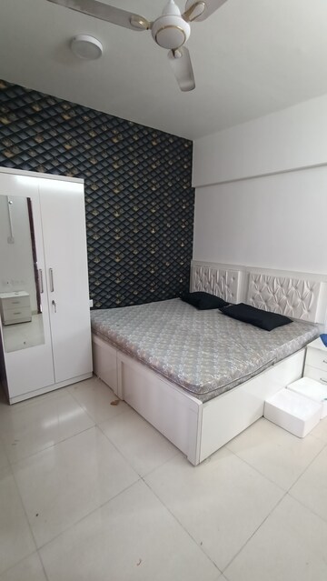 Bedroom in 2 BHK Apartment at Gardina, Santacruz East – for Rent