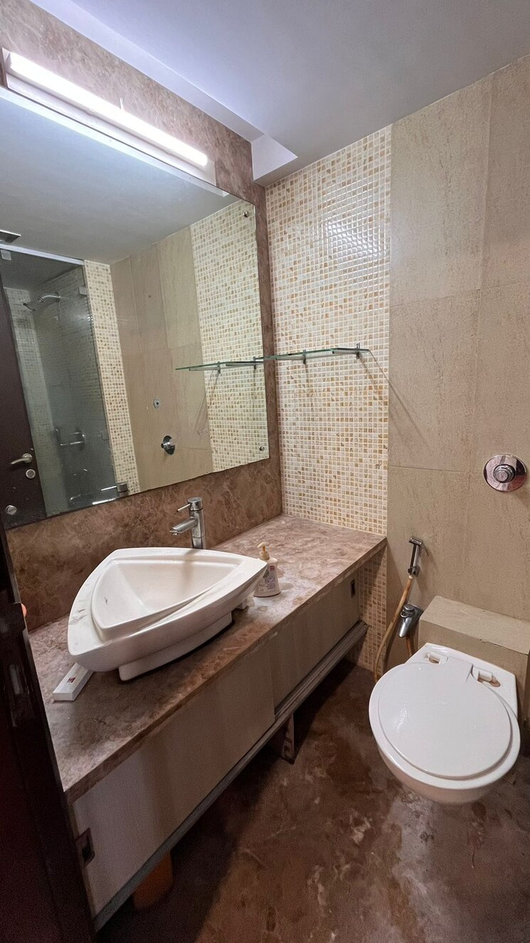 Bathroom, lake-primrose 3 Bedroom 1500 Sq.Ft. Apartment In Powai Mumbai 9172211