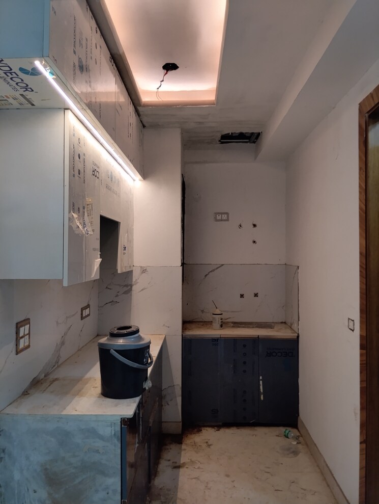 Kitchen, sector 73 3 Bedroom 1350 Sq.Ft. Builder Floor In Sector 73 Noida 9172264