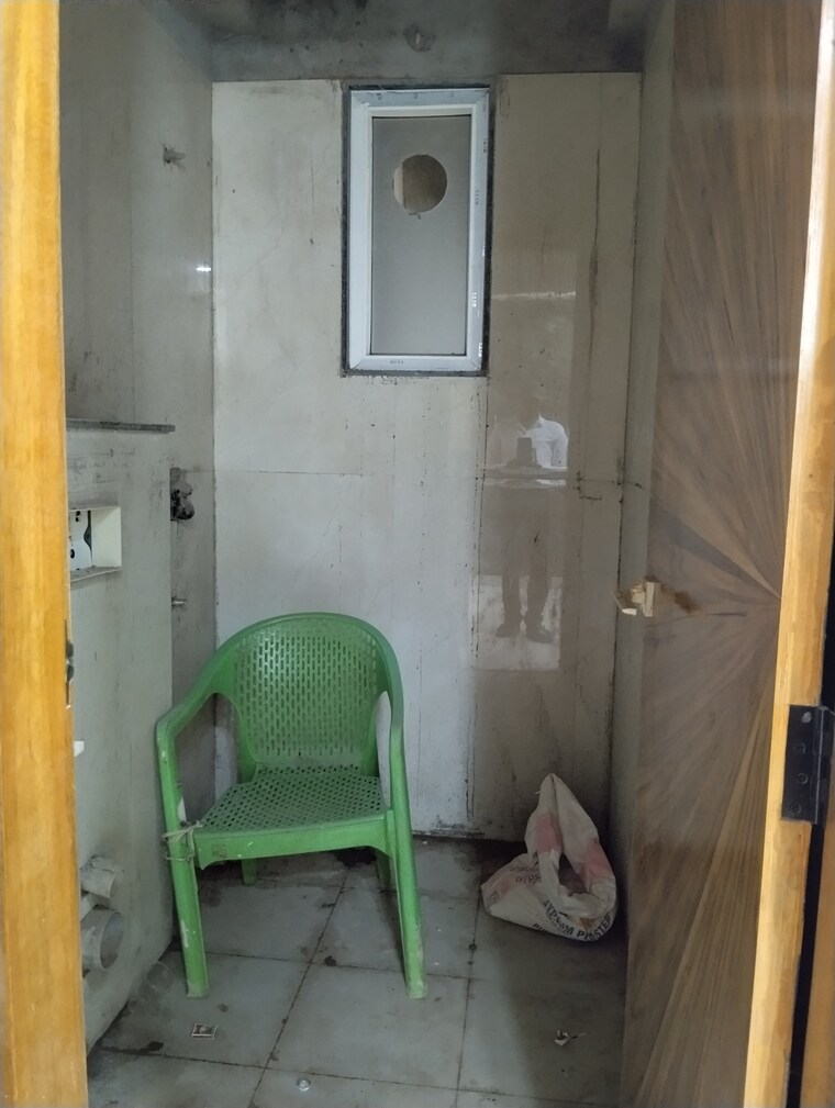 Bathroom, sector 73 3 Bedroom 1350 Sq.Ft. Builder Floor In Sector 73 Noida 9172264