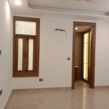 Room in 4 BHK Builder Floor at Vasant Kunj – for Rent