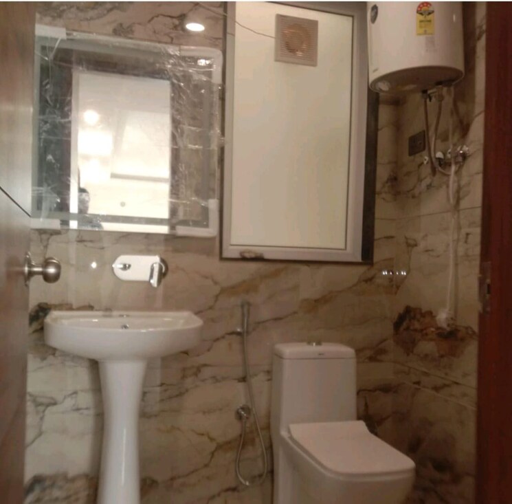 Bathroom, vasant kunj 4 Bedroom 1800 Sq.Ft. Builder Floor In Vasant Kunj Delhi 9172249
