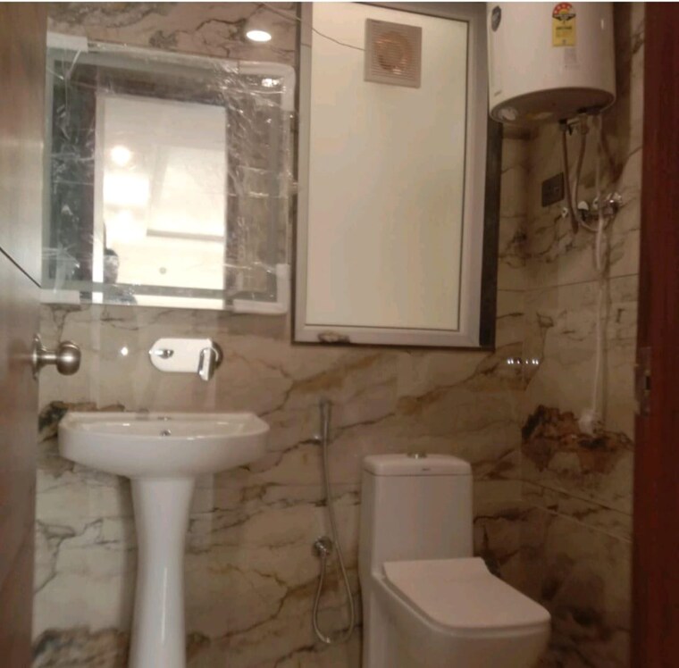Bathroom, vasant kunj 4 Bedroom 1800 Sq.Ft. Builder Floor In Vasant Kunj Delhi 9172249