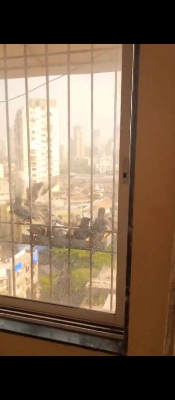 Bathroom in 1.5 BHK Builder Floor at Hilton Residency, Byculla West – for Rent