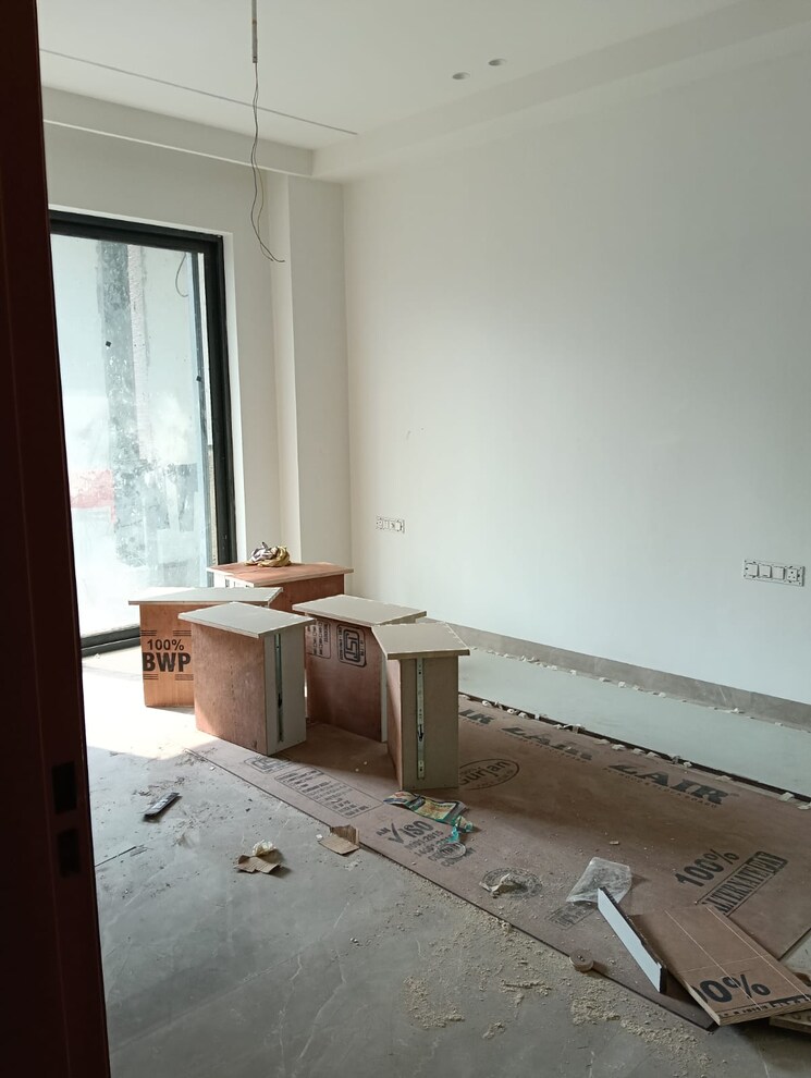 Room, sector 7 4 Bedroom 2250 Sq.Ft. Builder Floor In Sector 7 Panchkula 9172282