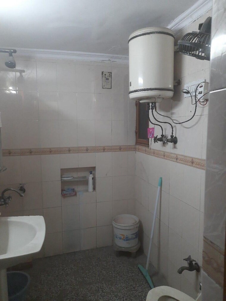 Bathroom, sector 13 dwarka 3 Bedroom 1280 Sq.Ft. Apartment In Sector 13 Dwarka Delhi 9172304