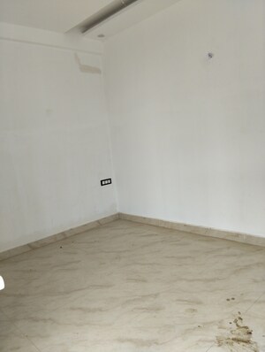 Room in 3 BHK Builder Floor at Sunshine Apartments Sector 73, Sector 73 – for Sale