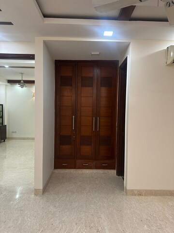 Room in 3 BHK Builder Floor at Greater Kailash ii – for Rent