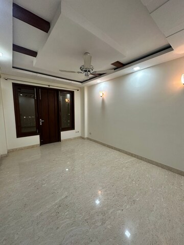 Room in 3 BHK Builder Floor at Greater Kailash ii – for Rent