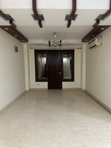 Room in 3 BHK Builder Floor at Greater Kailash ii – for Rent
