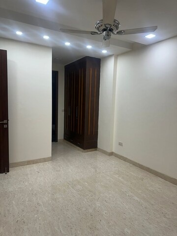 Room in 3 BHK Builder Floor at Greater Kailash ii – for Rent