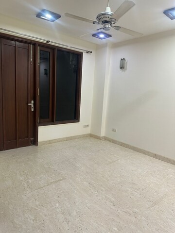 Room in 3 BHK Builder Floor at Greater Kailash ii – for Rent