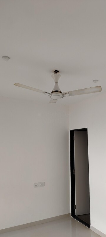 Furnished Amenities in 1 BHK Apartment at Chandak Nishchay, Borivali East – for Rent