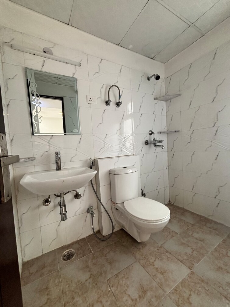 Bathroom, sector 11 2 Bedroom 1800 Sq.Ft. Independent House In Sector 11 Noida 9172344