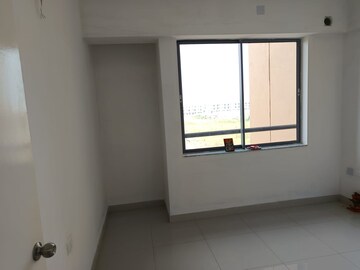 Room in 3 BHK Apartment at Godrej Seven, Joka – for Rent