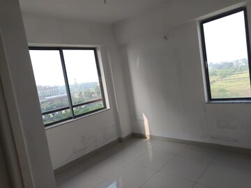 Room in 3 BHK Apartment at Godrej Seven, Joka – for Rent