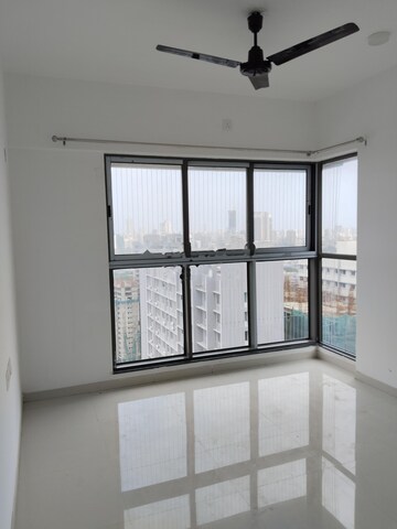 Room in 2 BHK Apartment at UK Iridium, Kandivali East – for Rent
