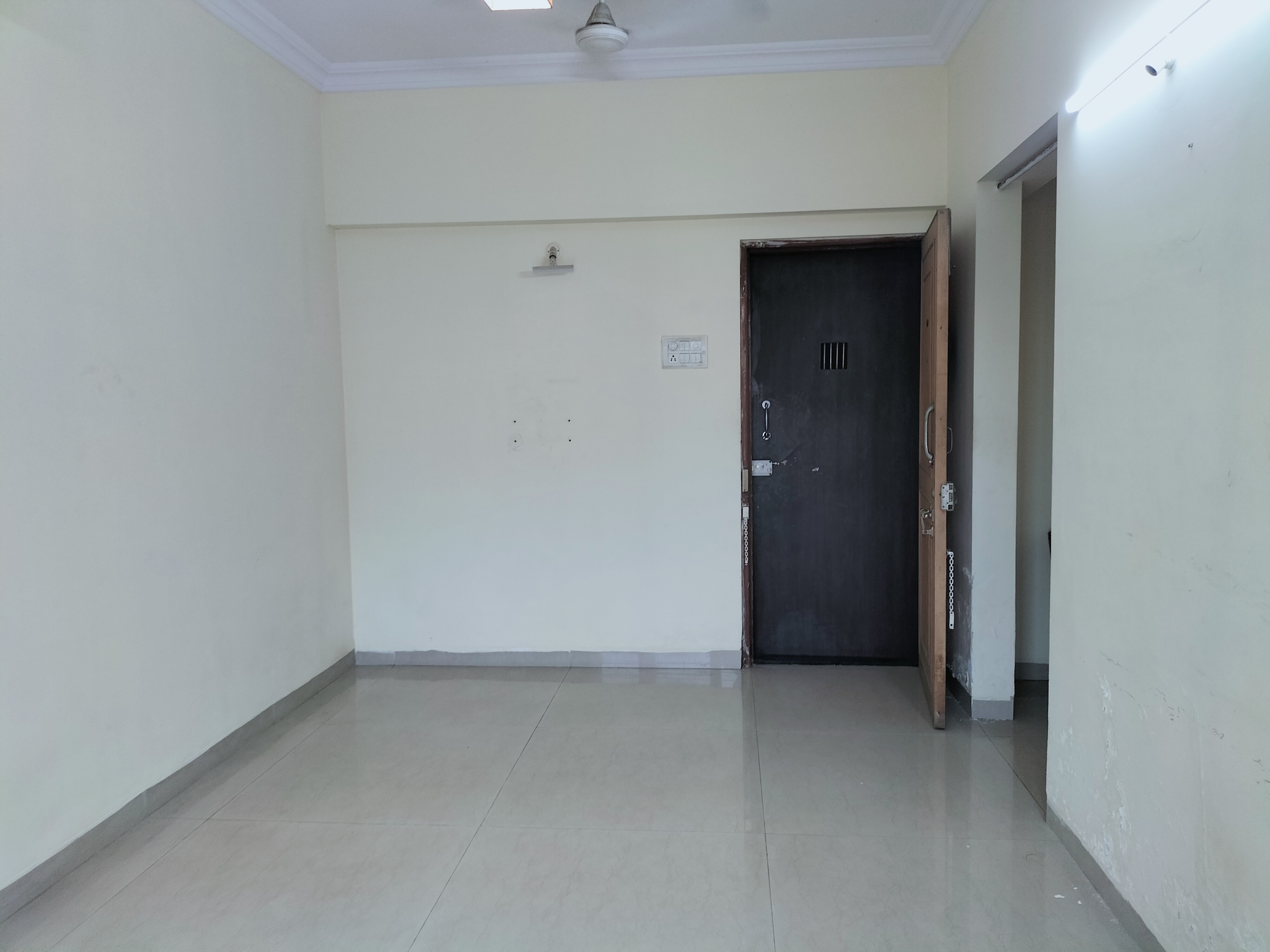 1 BHK + Extra Room Apartment For Rent in Raheja Heights Phase 2