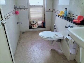 Bathroom in 1 BHK Apartment at Raheja Heights Phase 2, Goregaon East – for Rent