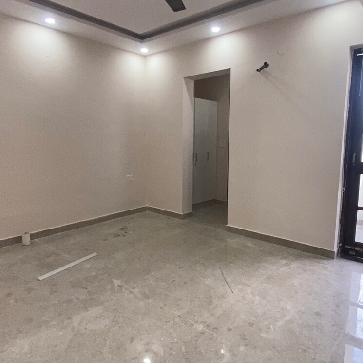 Room, sector 85 4 Bedroom 308 Sq.Yd. Builder Floor In Sector 85 Faridabad 9172398